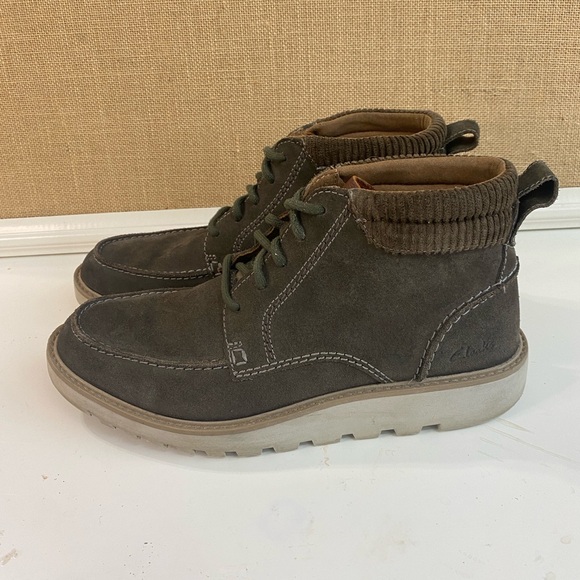 Clarks Men’s Barnes Mid Ankle Boot Dark Grey Suede Size 9.5 M Grip Sole Shoe main image 5